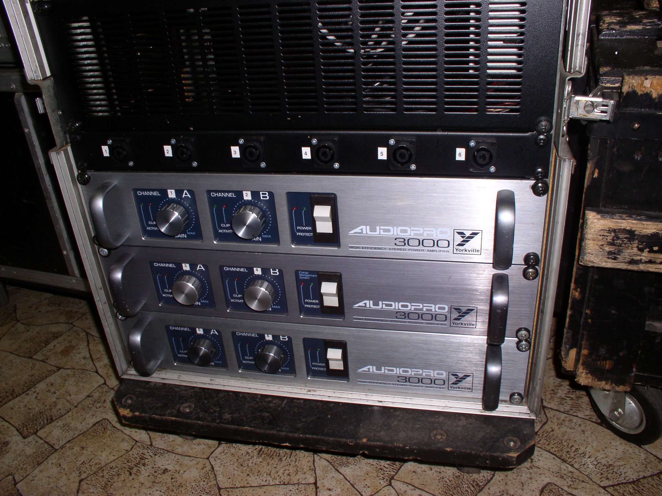 power amp Yorkville AP3000